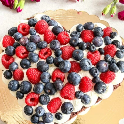 Słodki prezent na Walentynki: Torcik czekoladowy w serduszku dla cukrzyków