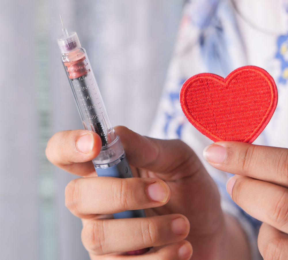 Insulina - normy we krwi, zasady podawania. Jaką rolę odgrywa insulina w cukrzycy? 